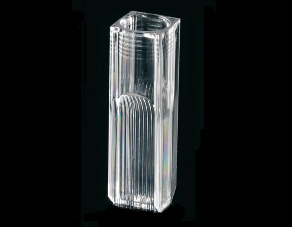 Engangs spektrofotometerkuvette 2.5 ml semimikro. Vis 340 til 800 nm