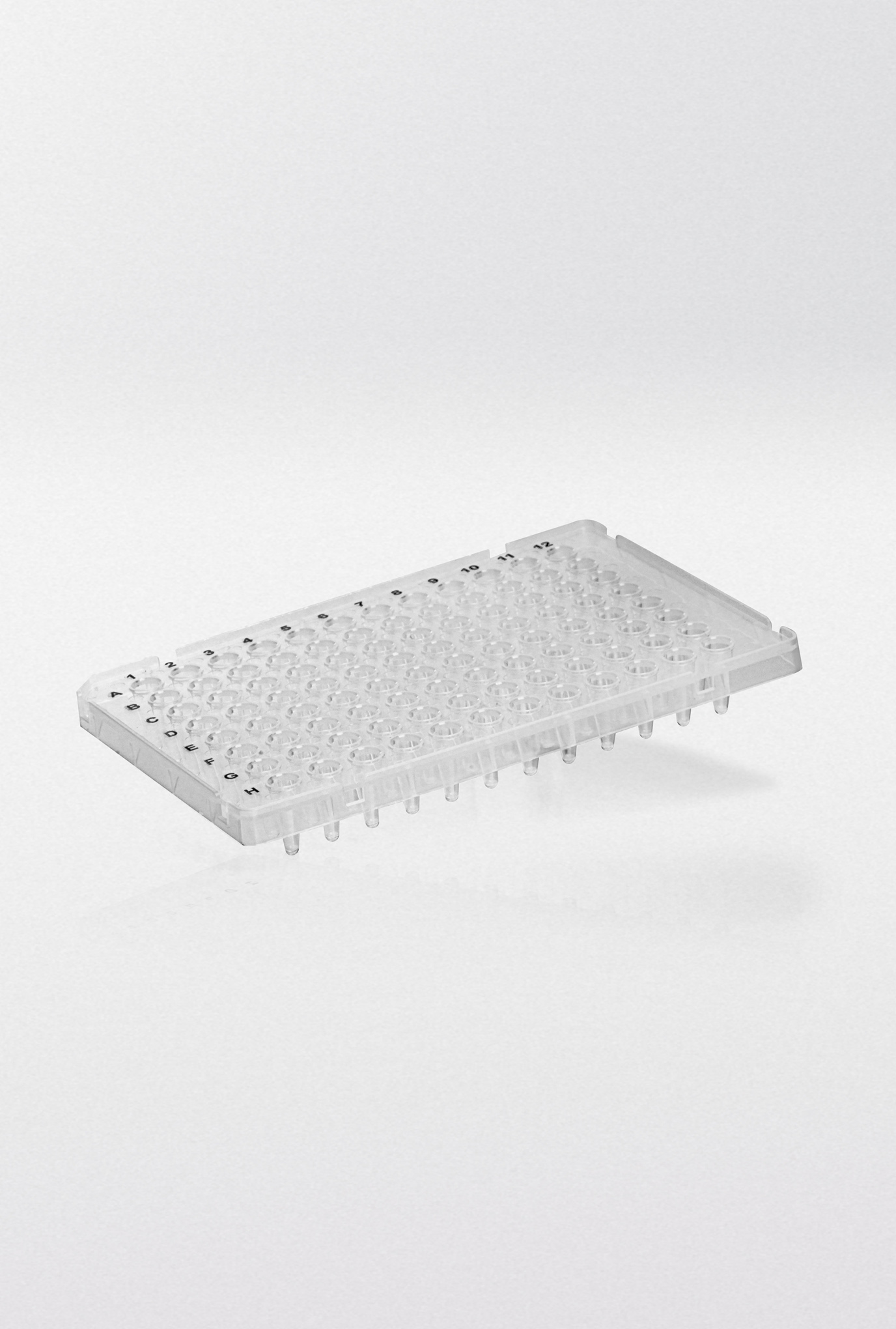PCR plate 96 wells 0.1 ml raised rim low profile half skirt natural PP