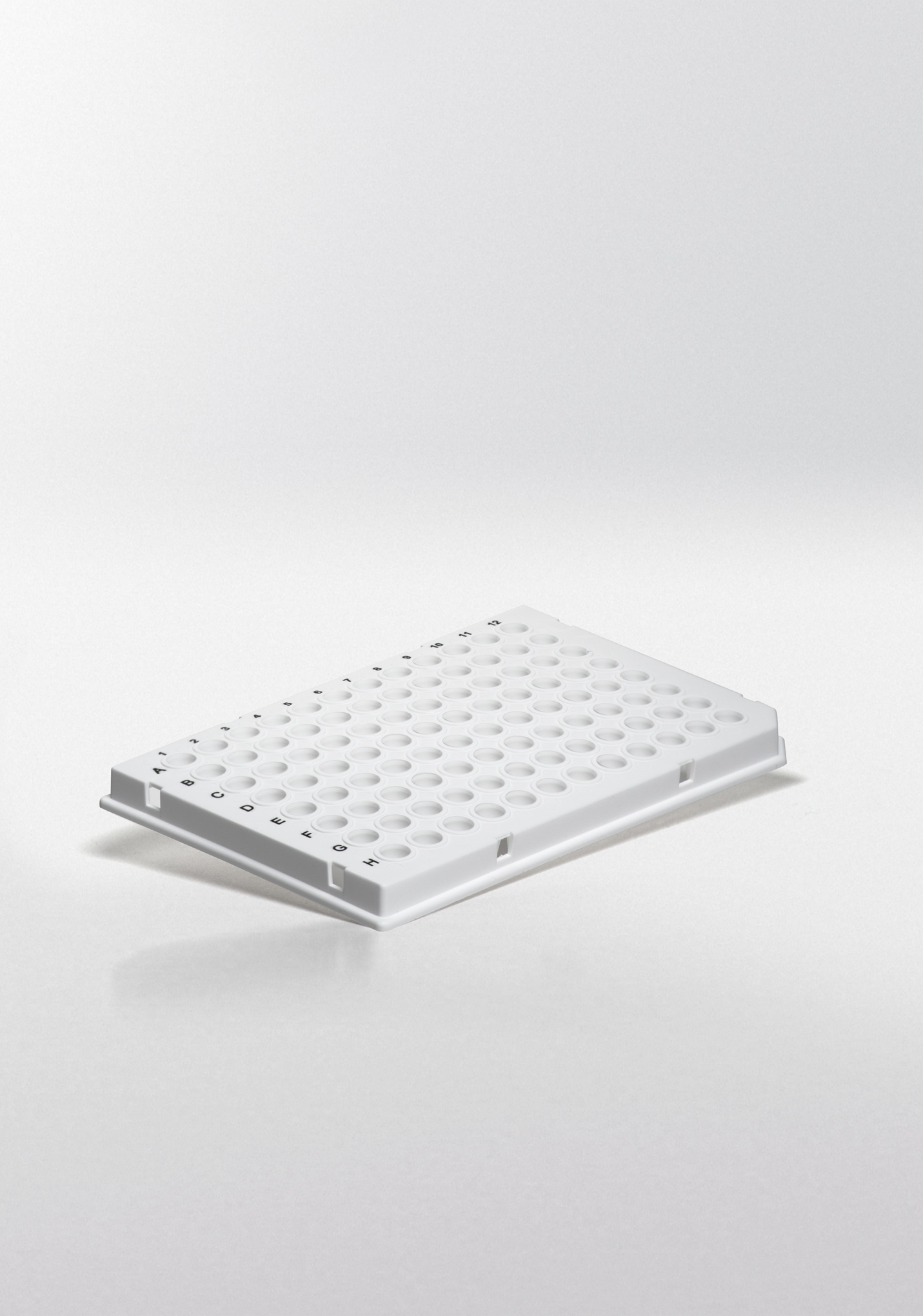 PCR plate 96 wells 0.2 ml low profile half skirt white PP