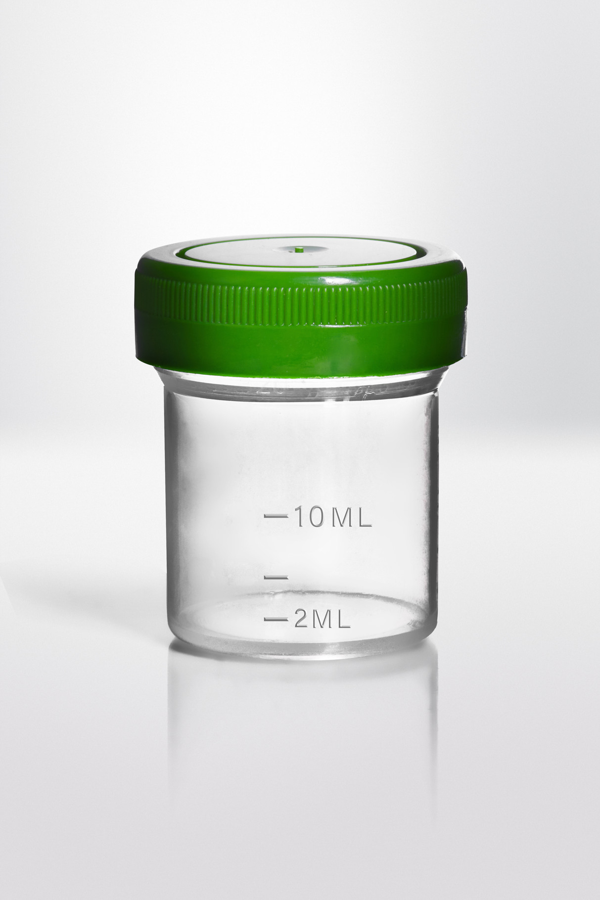 Screw cap container PP 20 ml, Ø 37 X 43,5 mm cap green HDPE sterile EO