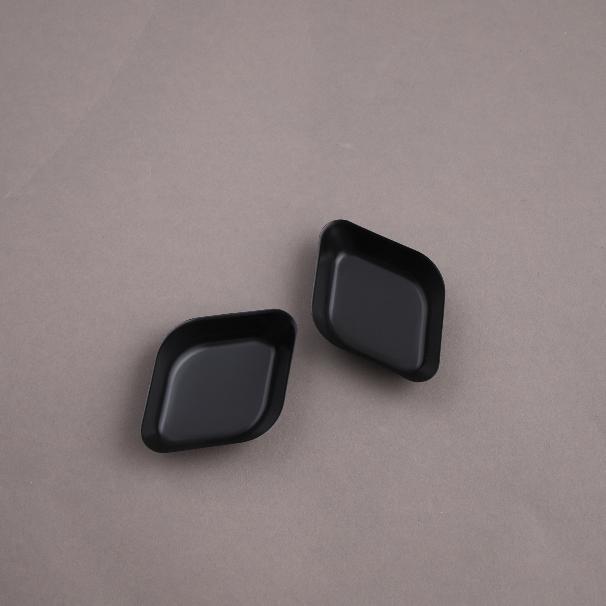 Weighing dishes PS 30 ml diamant shaped black  78 x 56 x 14 mm. antistatic