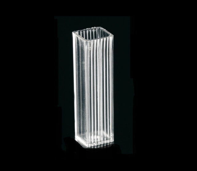 Engangs spektrofotometerkuvette 4.5 ml makro. UV/Vis 280 til 800 nm