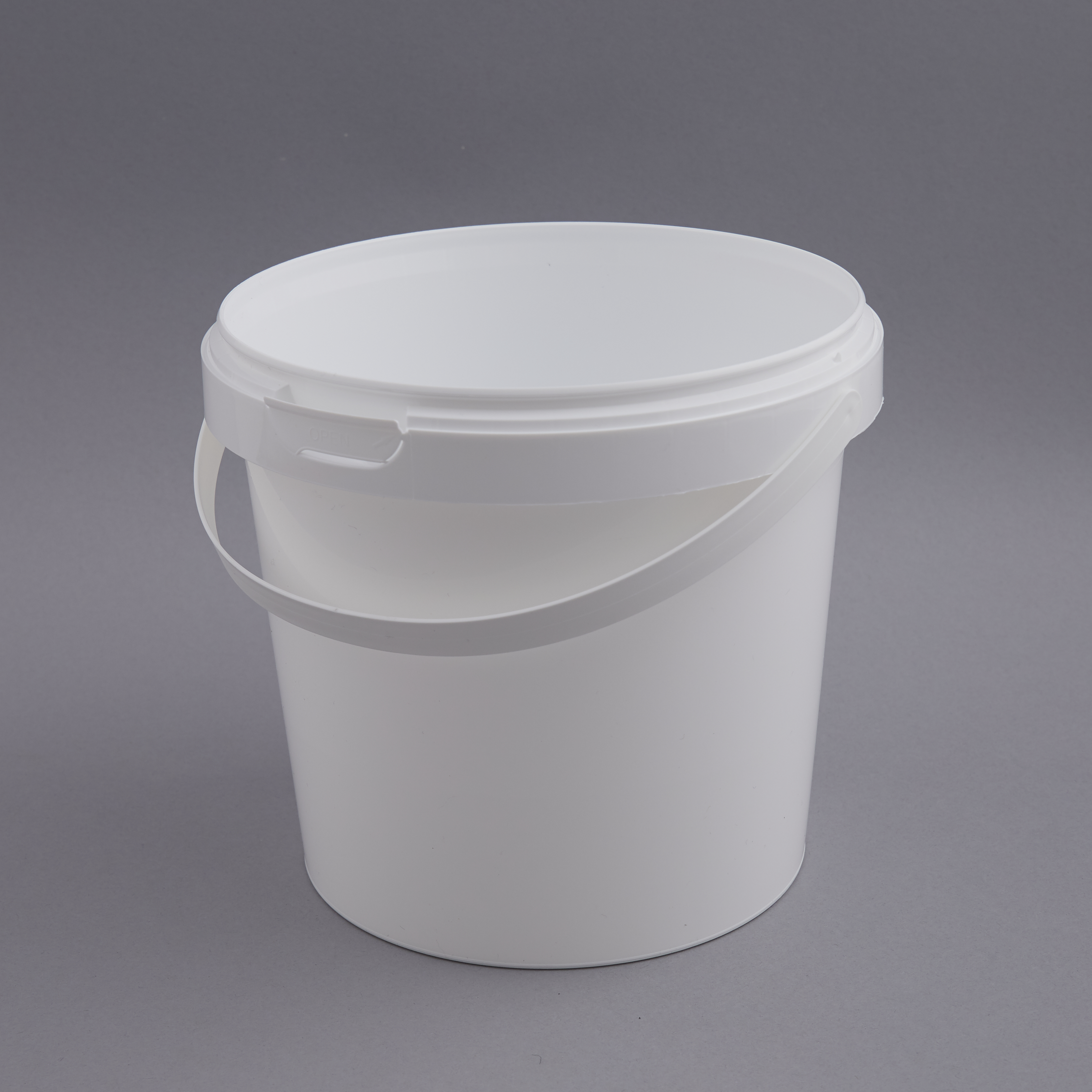 Bucket 2.3 liter white PP w/handle w/o lid ø 156/138 mm h: 148 mm