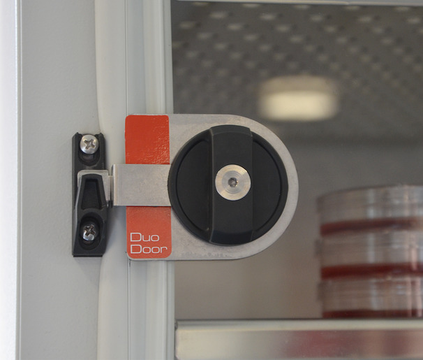 04 co2 incubator duodoor 100 85 web 670x515 2