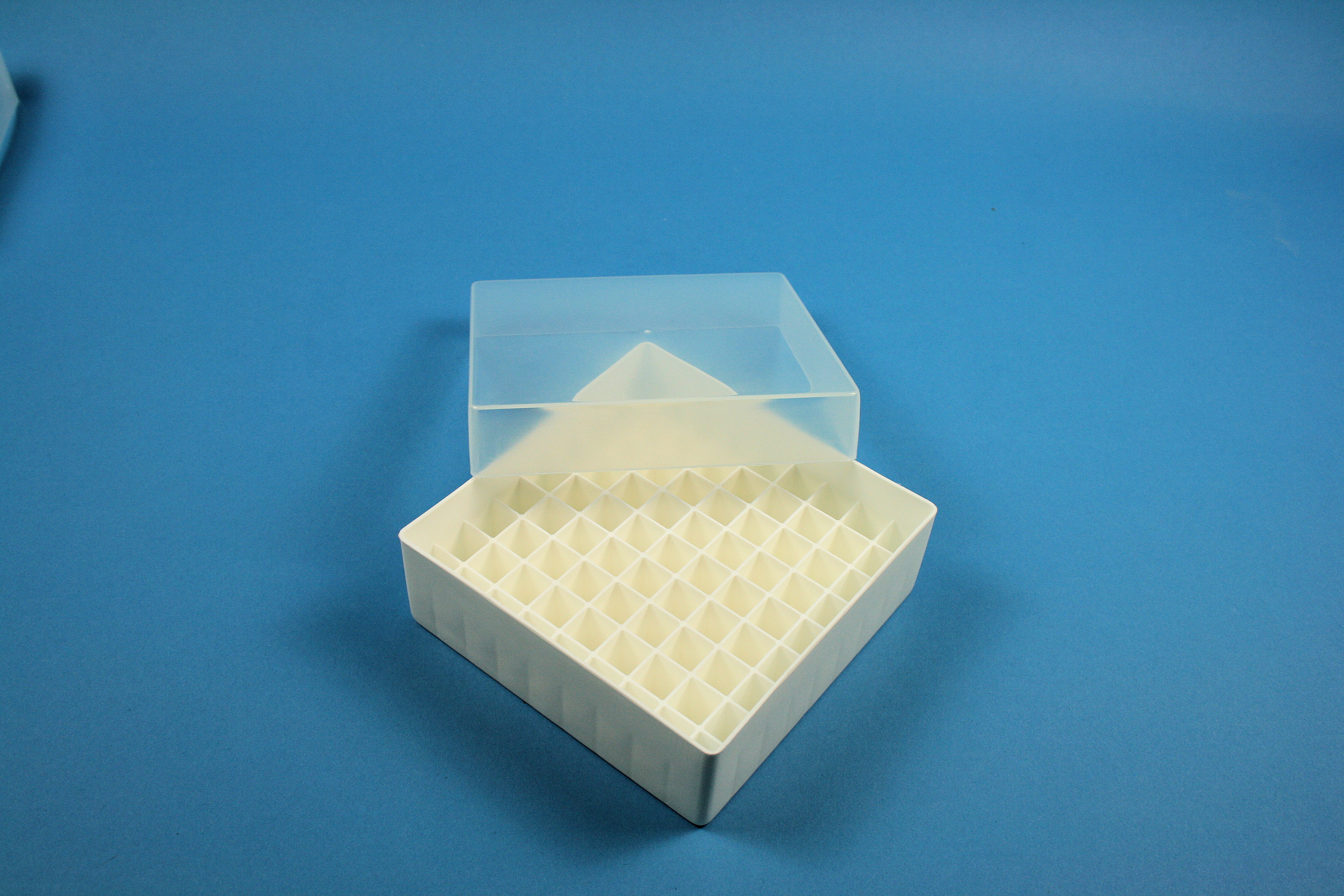 Cryo box, 130x130x45mm 81 hl. Ø 12,5mm, white