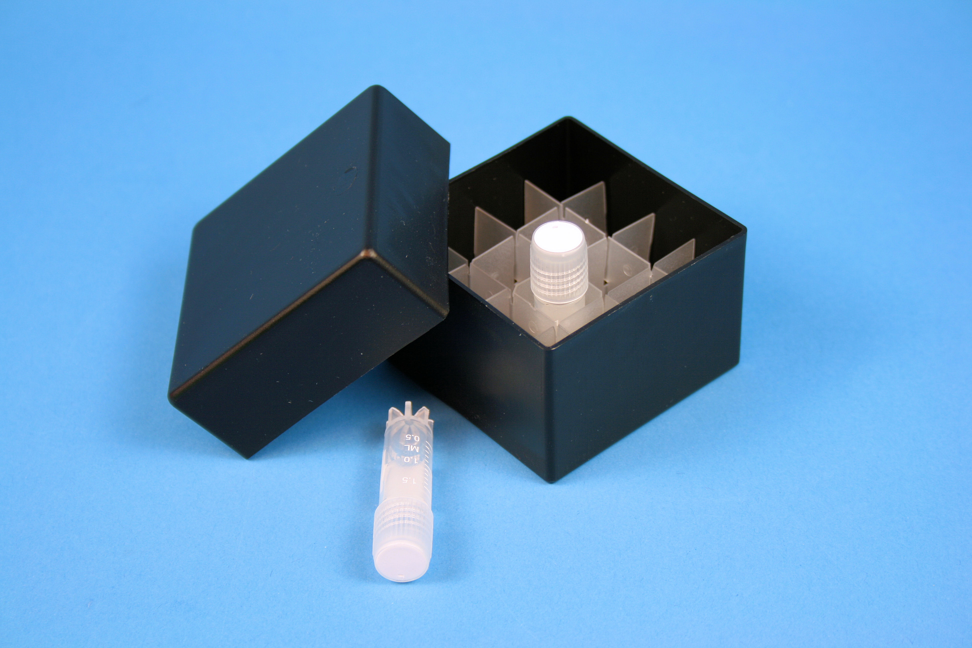 Frysekasse, 67x67x45-60mm, 4x4 huller, sort/sort