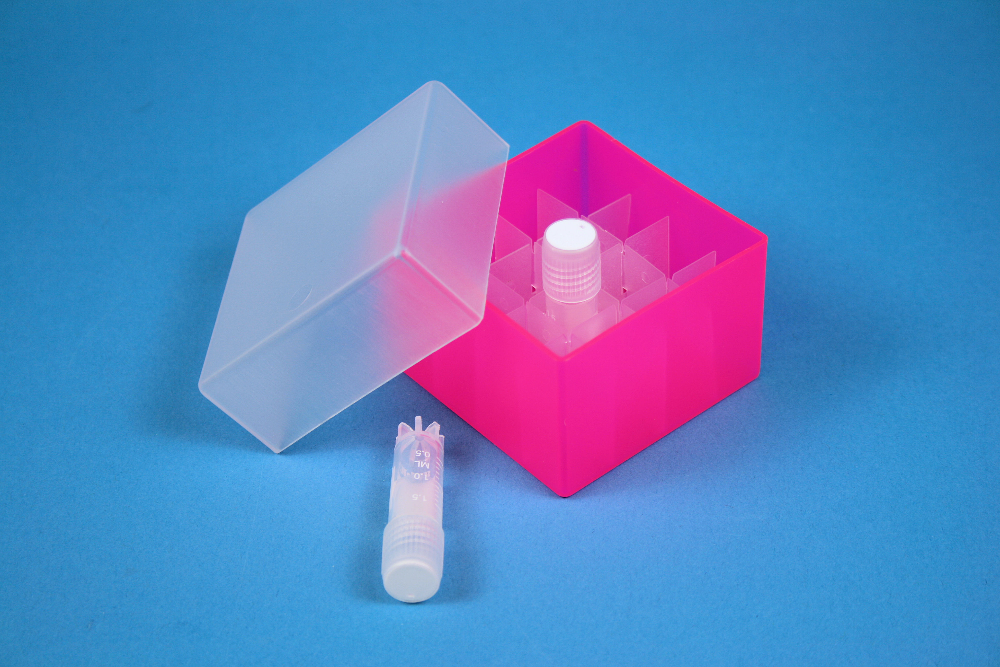 Cryo box, 67x67x45-60mm, 4x4 holes, pink